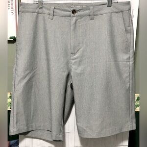 ♈️Travis Mathew gray herringbone polyester blend flat front Golf shorts